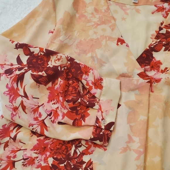 Bundle Only:‎ Rose + Olivia Spring Forward Floral Flowy Top  Size L - Picture 3 of 15